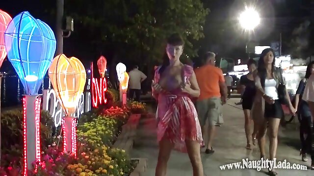 उच्च गुणवत्ता :  पागल पति एचडी मूवी सेक्सी शेयर उसके सुंदर पत्नी पर वेब मैस्टर्बेटिंग सड़क पर में एक पार्क वयस्क XXX वीडियो 